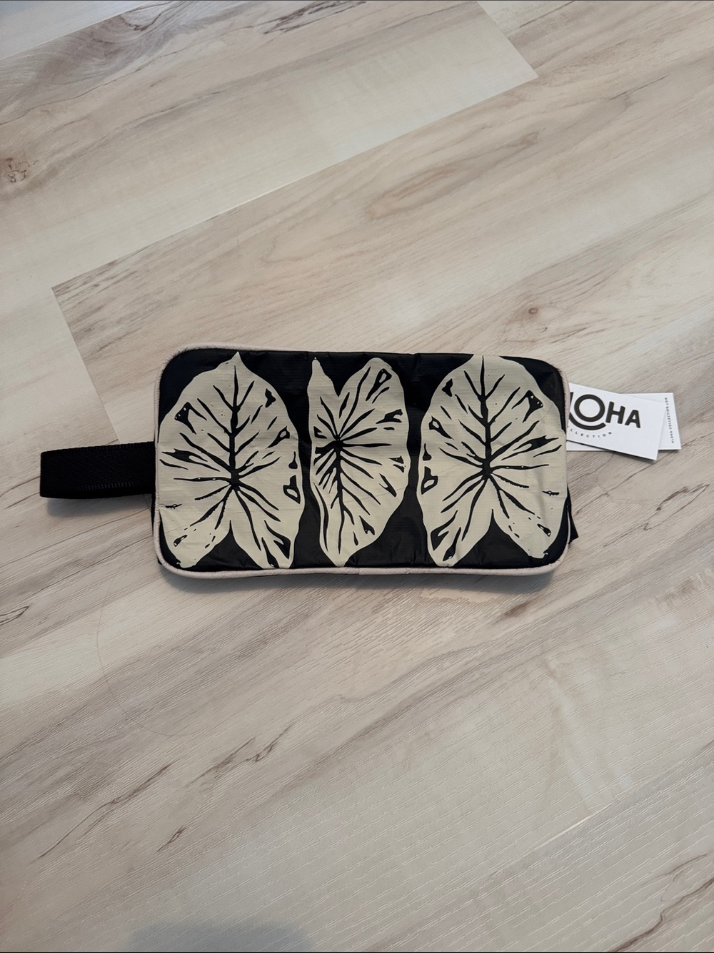 ALOHA collections make up clutch
